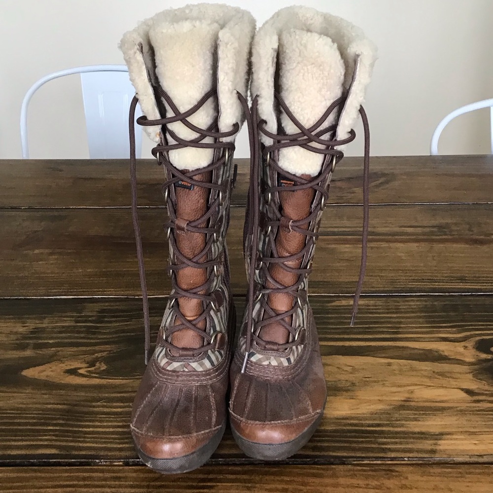 7.5 women’s Sherpa lined Ugg boots - Picture 6 of 8